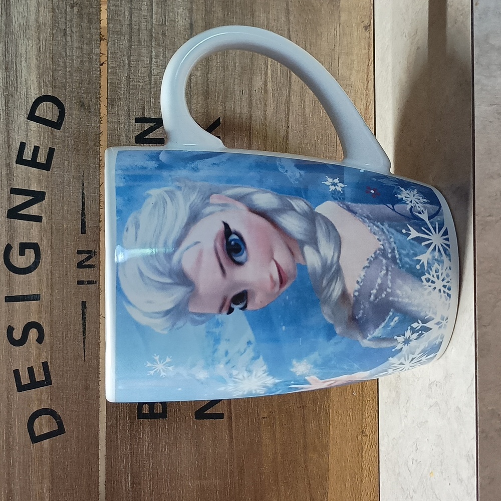 Disney Galerie Elsa from Frozen coffee mug. Excellent shape. NO CALL OUTS.